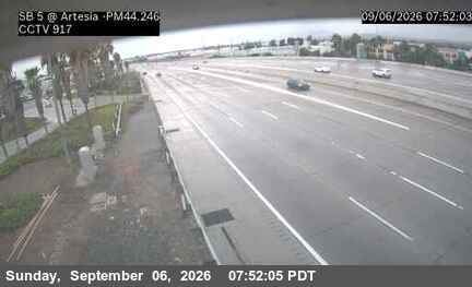 I-5 : (917) SB I-5 at Artesia live camera view