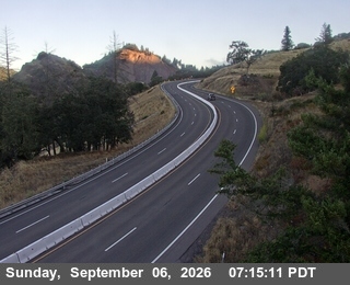 US-101 : South Ridgewood Grade - Looking North (C027) live camera view