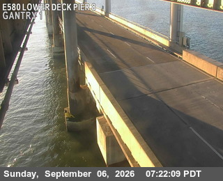 I-580 : Lower Deck Pier 8 live camera view