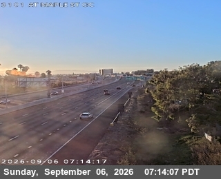 US-101 : North of SR-84 / Woodside Road live camera view